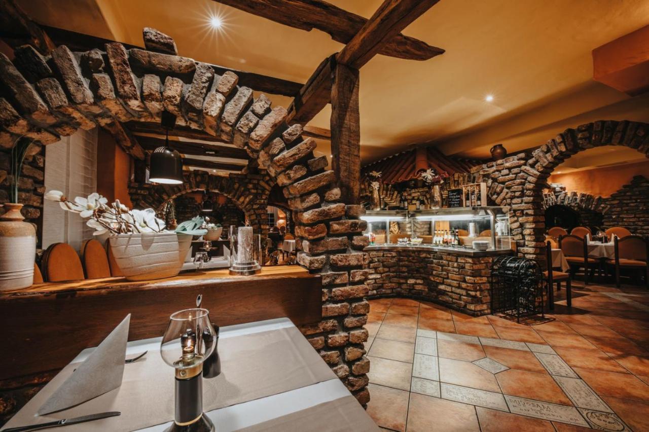 Hotel Restaurant Adria Stuben Bruehl Екстериор снимка