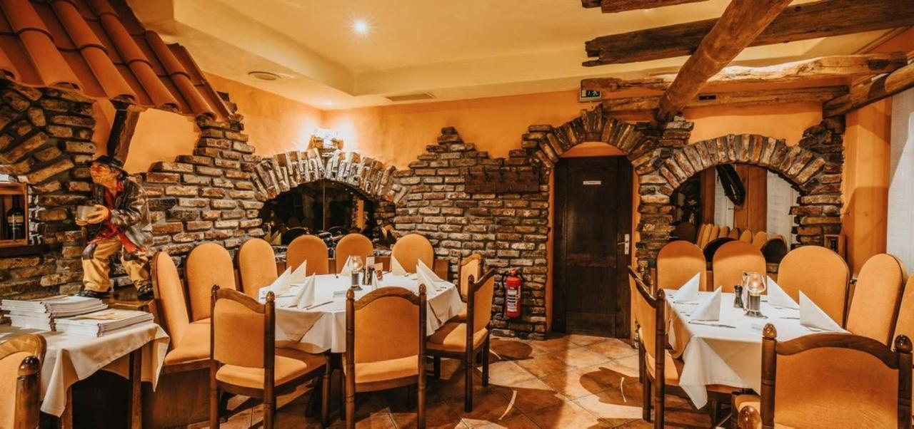 Hotel Restaurant Adria Stuben Bruehl Екстериор снимка